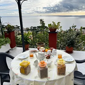 Salotto Sul Mare , Genova Italia