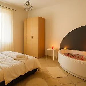 Apartment Jacuzzi, Livorno